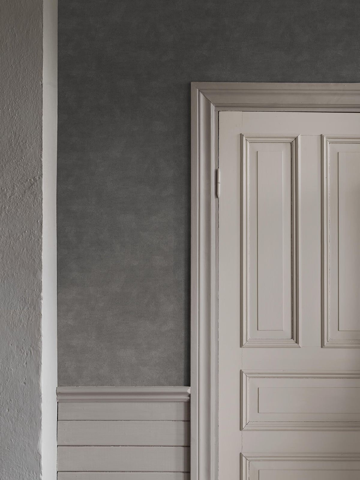 Shades Anthracite 5056