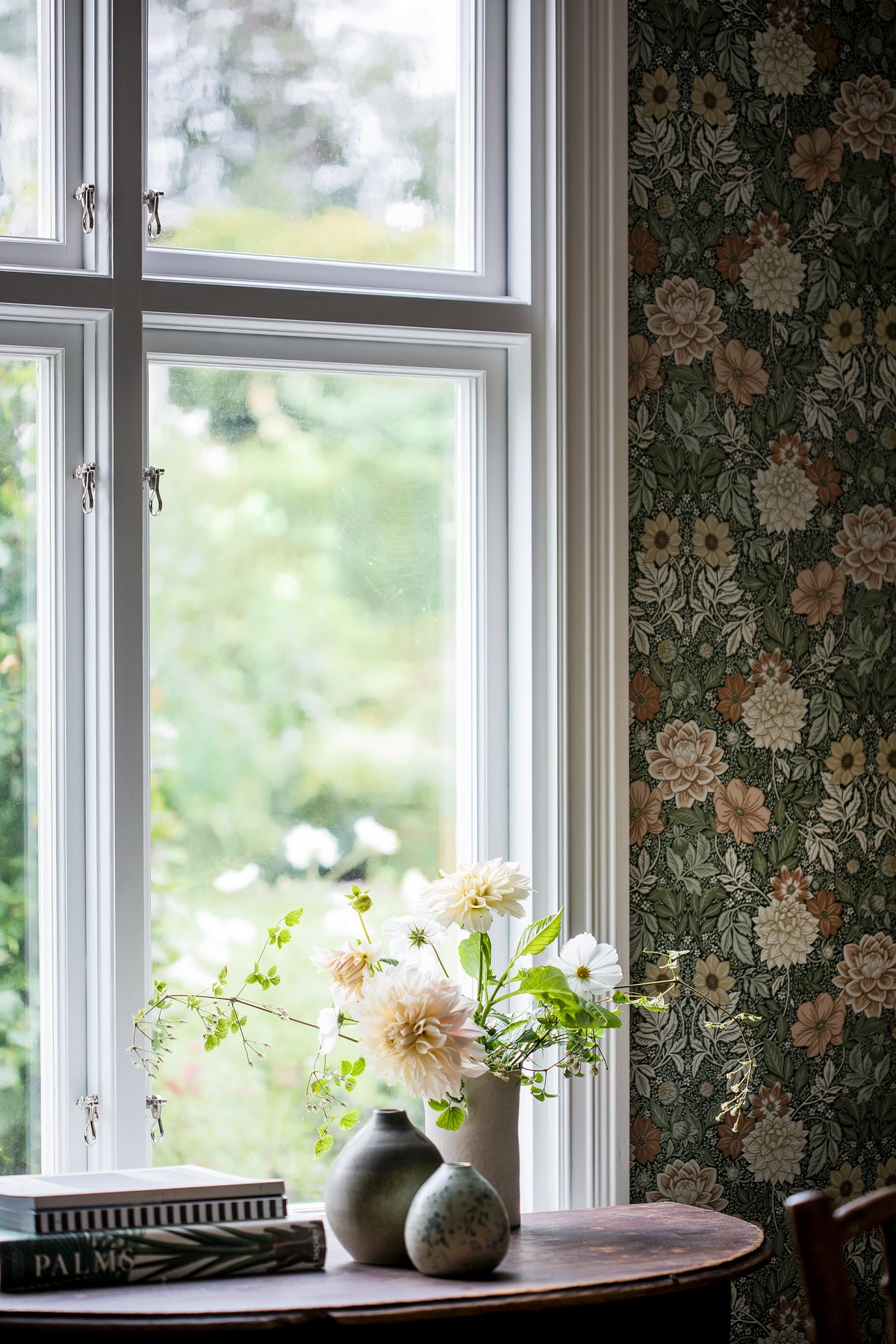 Dahlia Garden 7666